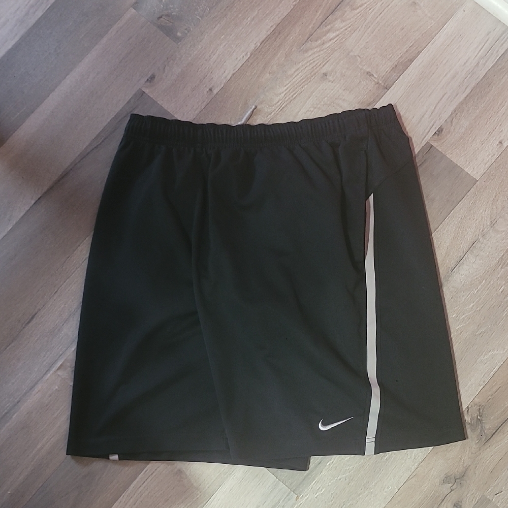 Nike Basketball Black Shorts With Grey Embroidered Logo Size Large Mens